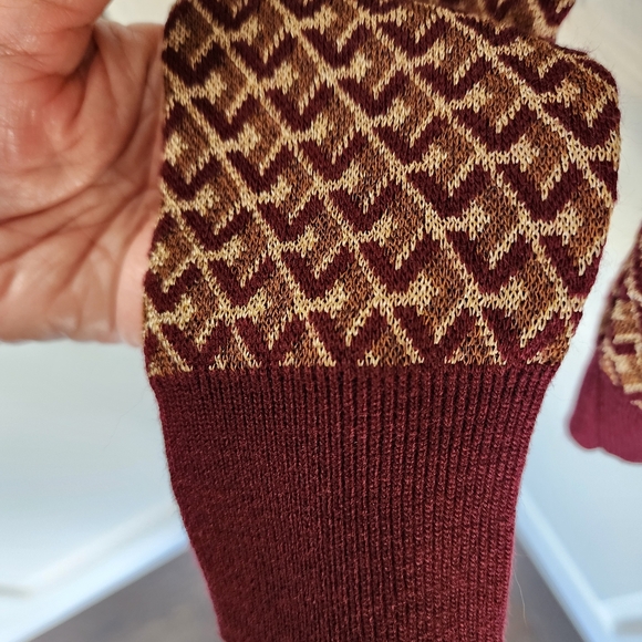 Zara Burgundy and Cream V-Neck Sweater - Picture 3 of 8